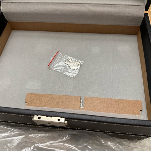 Leather jewelry box - Picture 2 of 3